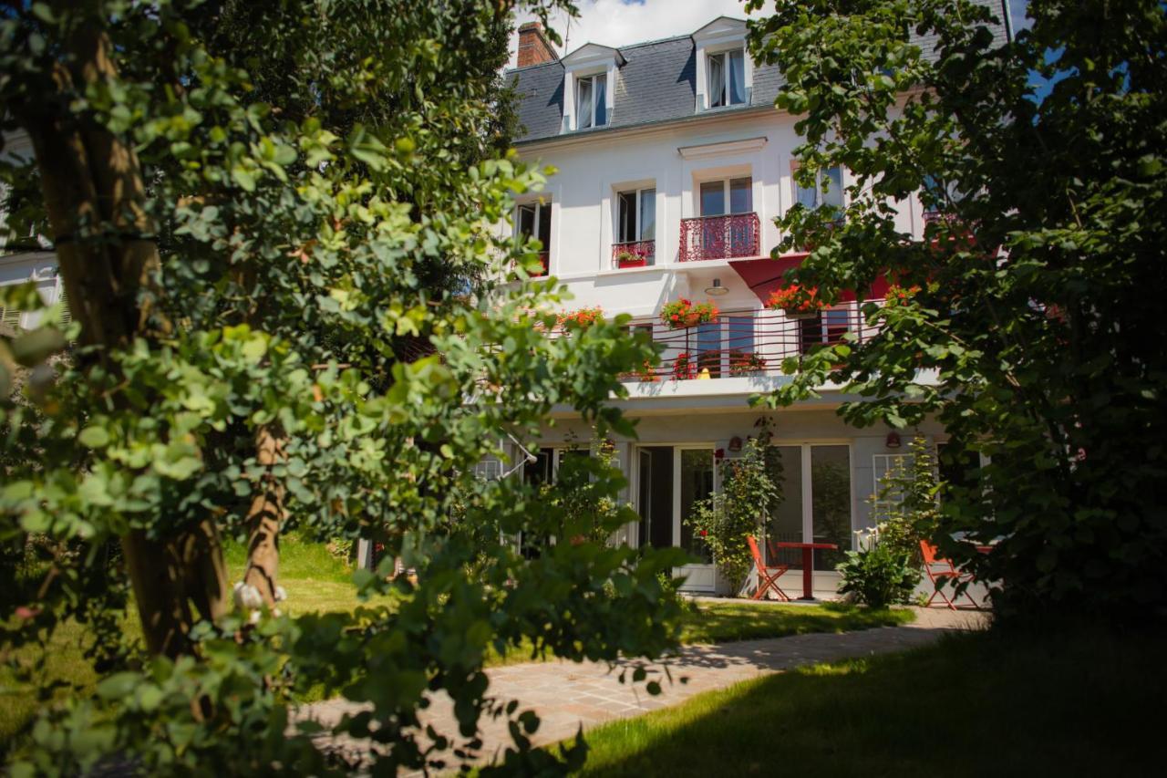 Отель Le Jardin Des Toiles Triel-sur-Seine Экстерьер фото